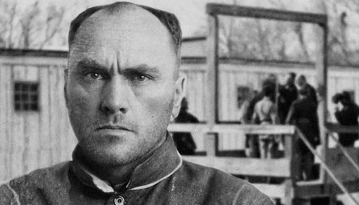 Върху празните листове той описва ужасяващо детство, който го превръща в изнасилвач и убиец