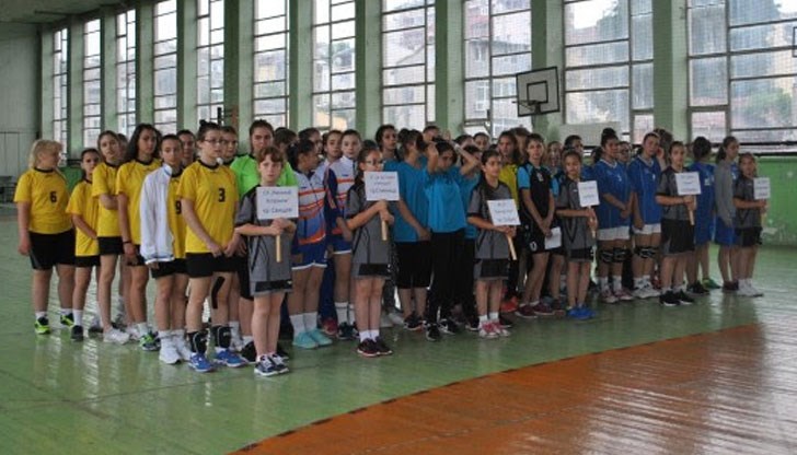 В състезанието взеха участие общо 72 момичета