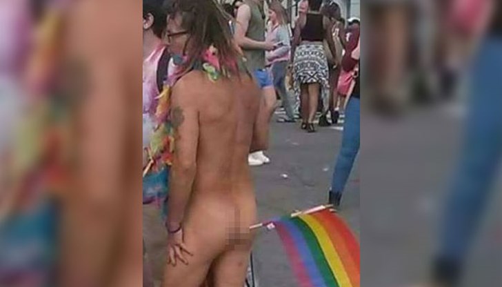 Разхожда се по улицата и го гледат деца, за него няма нищо нередно в това...