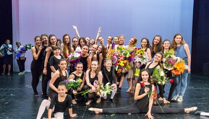 Над 80 балерини се изявиха снощи на голямата сцена на Доходното здание