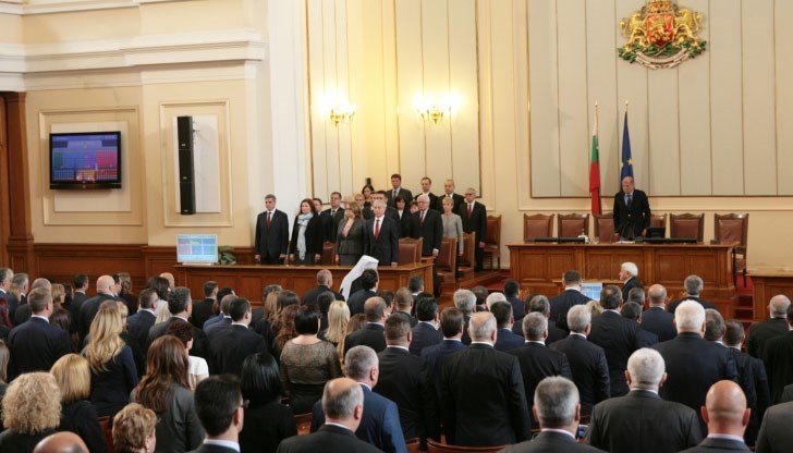 Колко време, още ще замитате темата под килима?