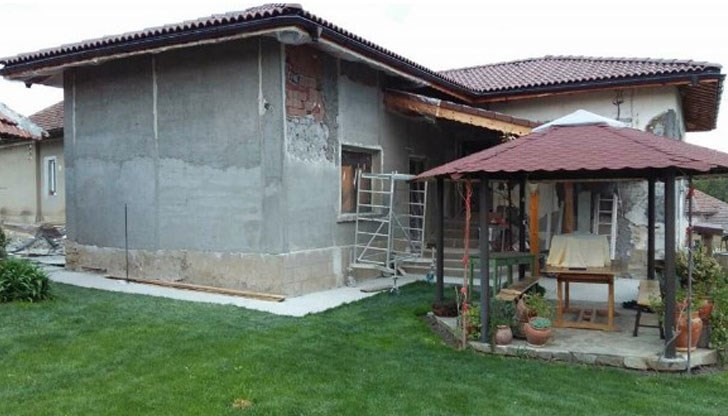 Така се ремонтира къща в българско село