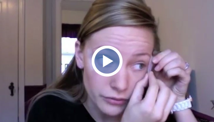 Може би ви звучи необичайно, но момичето от клипа ще Ви покаже как да си направите "опушени очи" перфектно