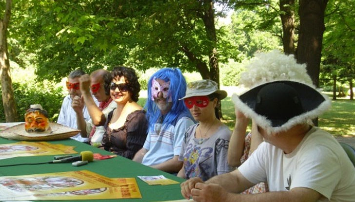 Танци, грим, карнавални маски и много музика на центъра Танци, грим, карнавални маски и много музика на центъра