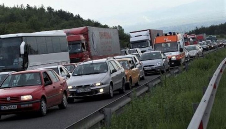 Агенция „Пътна инфраструктура“ призова шофьорите да използват и алтернативни маршрути Агенция „Пътна инфраструктура“ призова шофьорите да използват и алтернативни маршрути