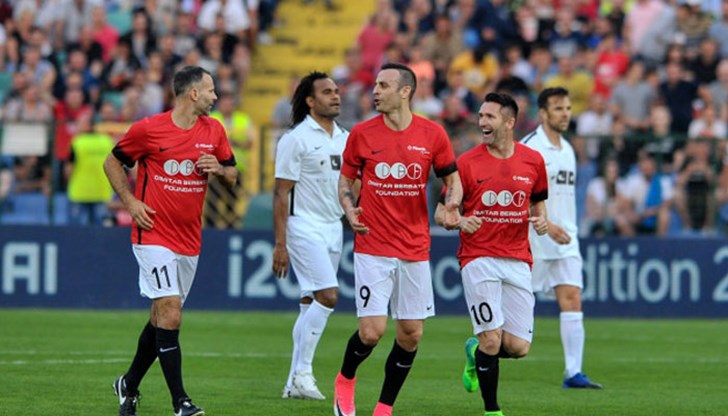 Над 35 хиляди зрители подкрепиха благотворителния мач между Димитър Бербатов и Луиш Фиго Над 35 хиляди зрители подкрепиха благотворителния мач между Димитър Бербатов и Луиш Фиго