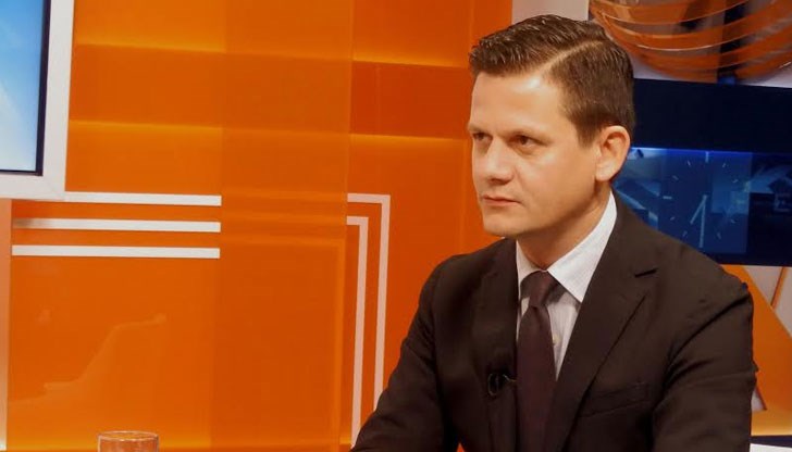 От тези кабини потребителите ще могат да звънят безплатно на денонощния телефон на Комисията