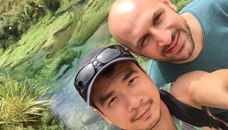 Скъпи приятели, от 2015 г. с партньора ми Лонг търсим сурогатна майка, която да ни роди дете/деца