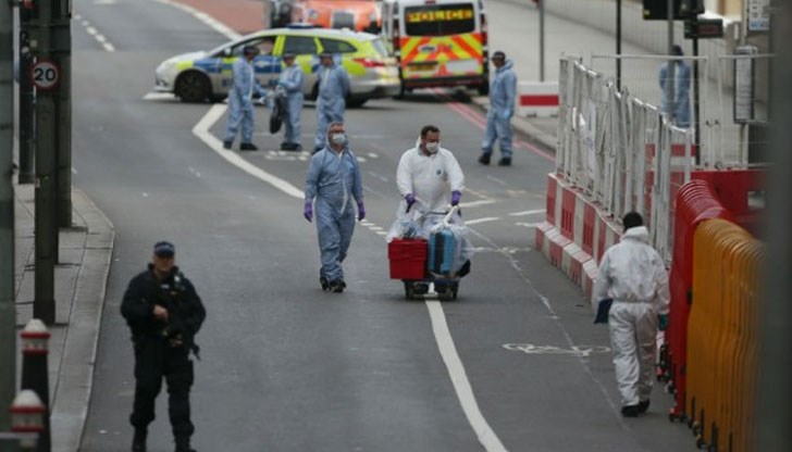 Бяха публикувани и кадри на фалшивите колани с експлозиви