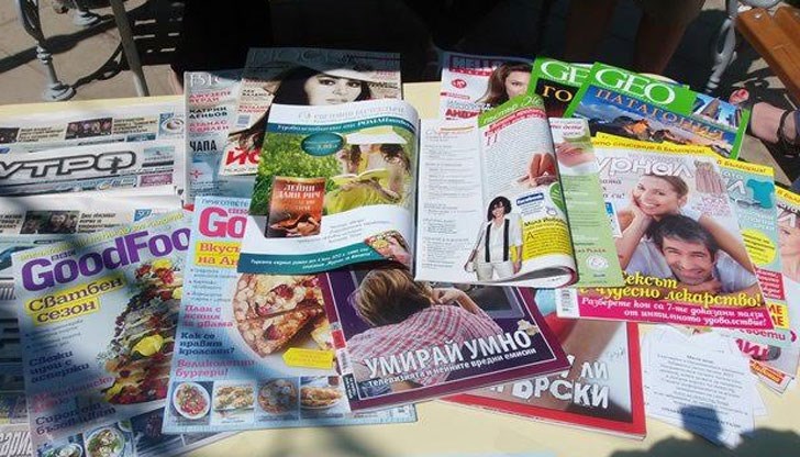 Посетителите на градинката пред библиотеката ще могат да ползват актуалната русенска и национална преса през делничните дни от 9:00 до 13:00 ч Посетителите на градинката пред библиотеката ще могат да ползват актуалната русенска и национална преса през делничните дни от 9:00 до 13:00 ч