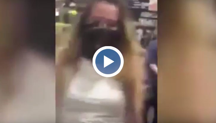 Странната гледка е заснета в супермаркет