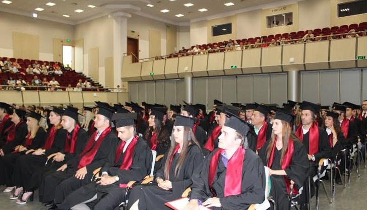 На тържествена церемония в „Канев център“ 82-мата юристи бяха поздравени от съзвездие от русенски големци