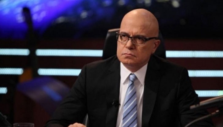 Изненадващо или не, тази вечер шоуто се води от неговия колега Иво Сиромахов