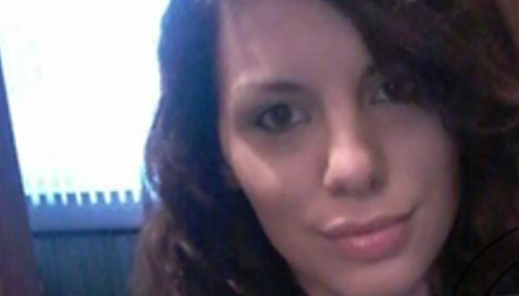 Красивото момиче потъна вдън земя Красивото момиче потъна вдън земя