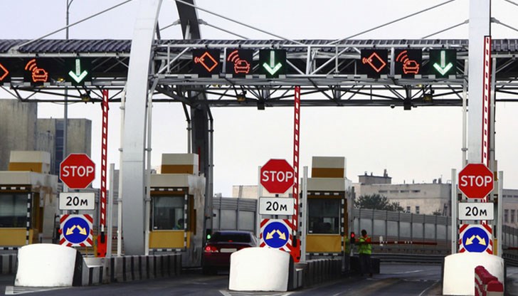 Въвеждането на новия тип таксуване за ползването на пътищата у нас - електронните винетки и толтаксите ще вкарат в бюджета допълнително 500 хиляди лева още през първата година