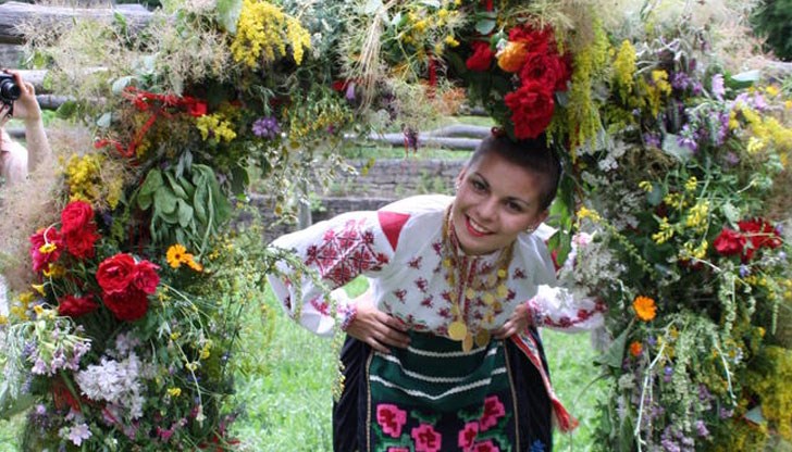 Честито на всички именници! Честито на всички именници!