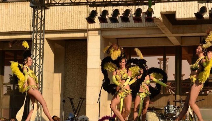 Жителите и гостите на Русе ще станат част от цветна фиеста, забавления и игри, придружени с много награди Жителите и гостите на Русе ще станат част от цветна фиеста, забавления и игри, придружени с много награди