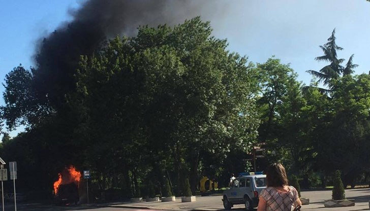 Горенето е тръгнало от двигателния отсек / Снимката е илюстравина Горенето е тръгнало от двигателния отсек / Снимката е илюстравина