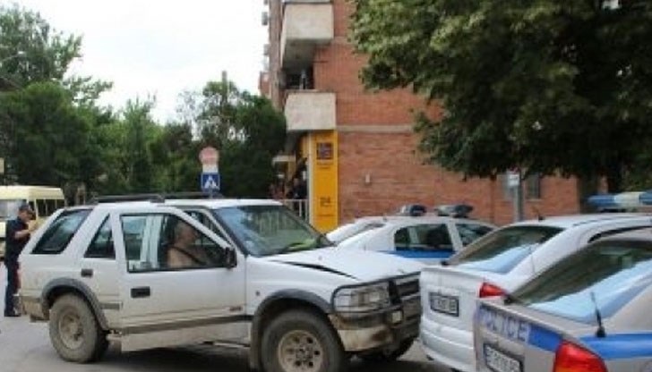 Ужким за да не блъсне котка, чужденецът се натресъл в коли пред полицията в Търново