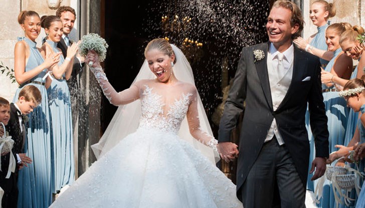 Дантелената сватбена одежда на богатата наследница тежи 46 килограма и струва 1 милион долара