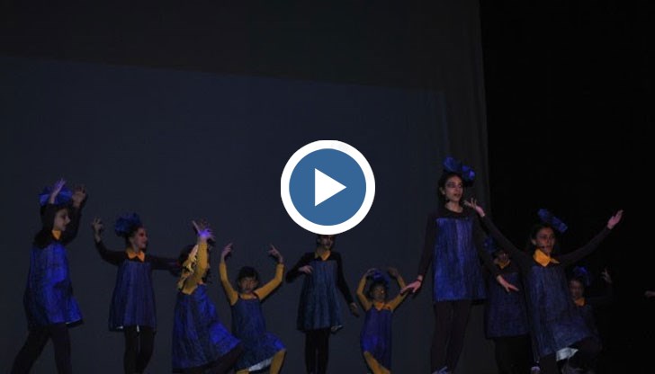 Постановката "Ани в царството на цветята" е единственият в страната спектакъл, изпълняван от малки артисти