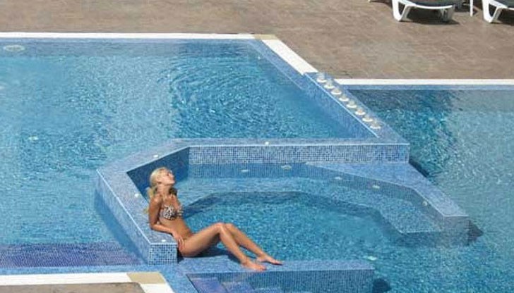 Някои от басейните в града и околността са пълни и вече работят Някои от басейните в града и околността са пълни и вече работят