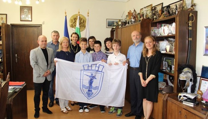 Тримата ученици са поканени да участват в едно от най-трудните и престижни състезания