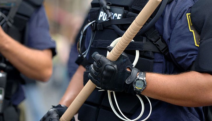 Мъжът взел детето като заложник, ранил и майка му Мъжът взел детето като заложник, ранил и майка му