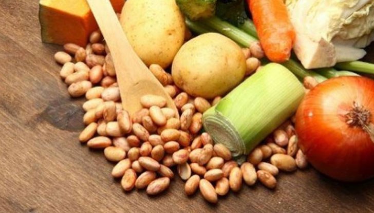 Поради подвижните празници, свързани с Възкресение Христово, Възнесение и Петдесетница, продължителността им е различна