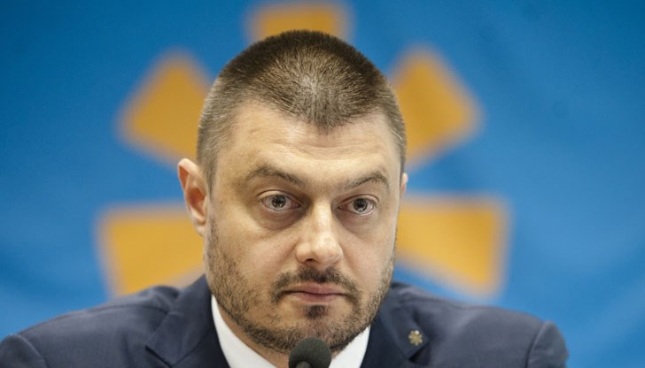 Бойко Борисов да говори за въвеждането на еврото у нас е като гладна кокошка просо да сънува в някой курник на Банкя