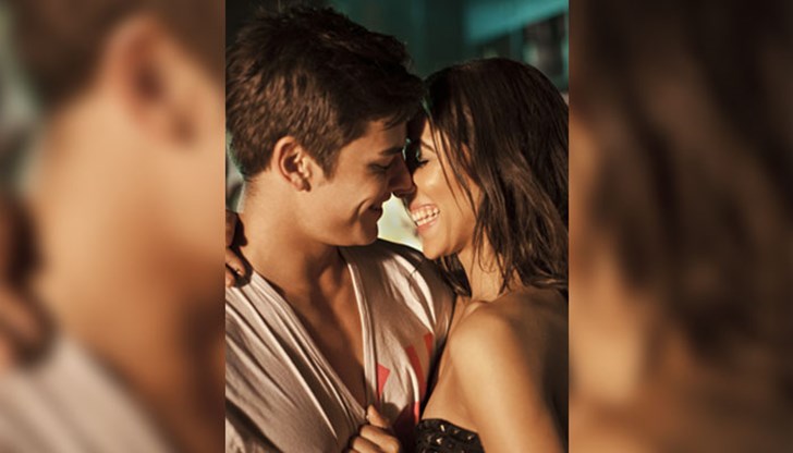 Флиртът се пише с очи и се подписва с език...