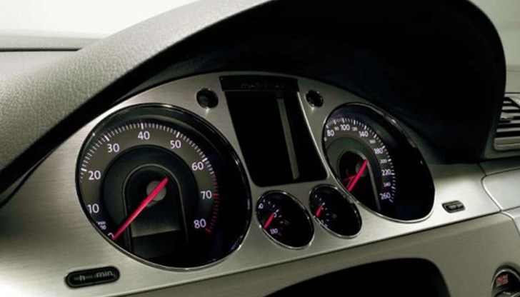 Това изглежда нелогично и дори безсмислено, но пък е доста любопитно какво стои зад това решение на производителя Това изглежда нелогично и дори безсмислено, но пък е доста любопитно какво стои зад това решение на производителя