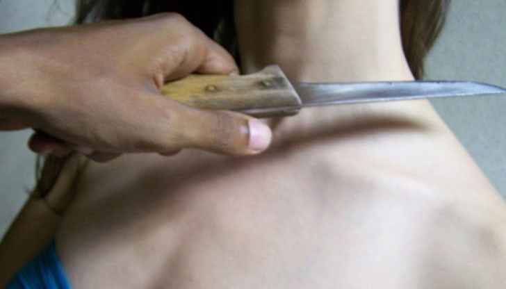 23-годишният престъпник, с 45 криминални прояви, нанесъл побой и прорезни рани в шията на жената 23-годишният престъпник, с 45 криминални прояви, нанесъл побой и прорезни рани в шията на жената