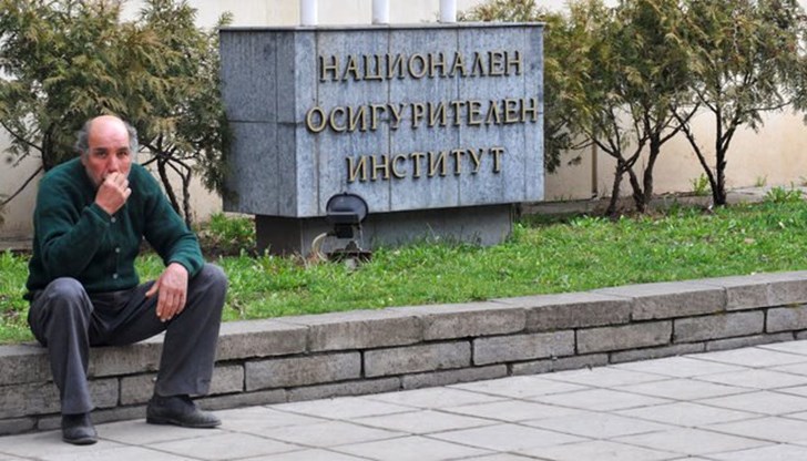 От 2015 г. осигурените лица имат възможност за избор къде да се превеждат вноските им за допълнително задължително пенсионно осигуряване От 2015 г. осигурените лица имат възможност за избор къде да се превеждат вноските им за допълнително задължително пенсионно осигуряване