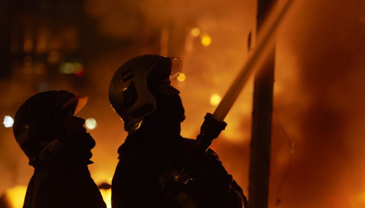 При гасенето са помагали и огнеборци от Русе