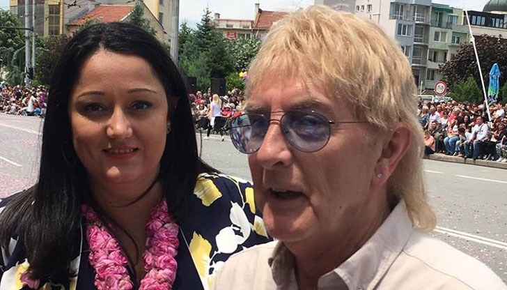 Е, явно проблемите на страната ще почакат, важното е, че Лилето е срещнала Джон