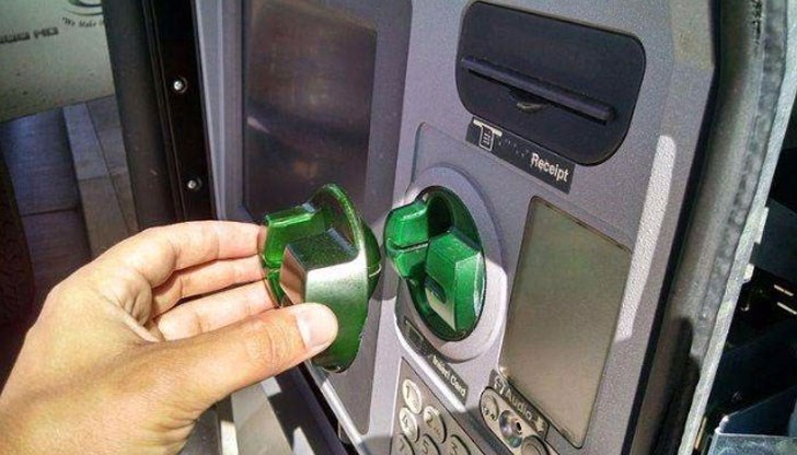 Панайот Павлов, Манол Томов и Радостин Дончев поставяли копирни устройства за карти