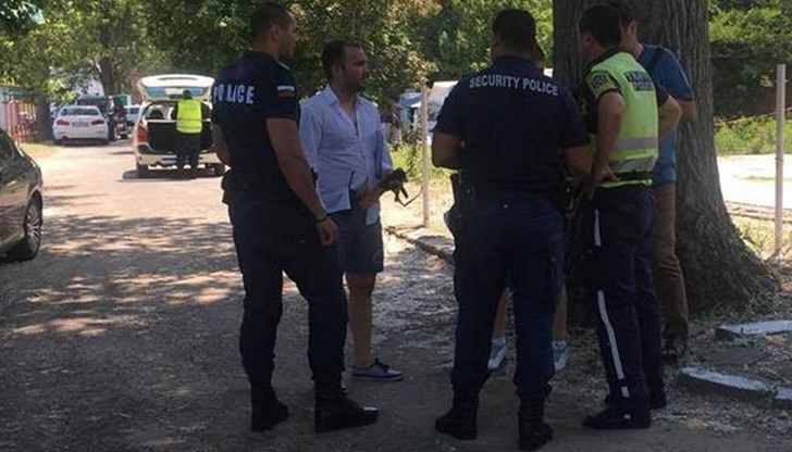 По-рано днес къмпингът беше атакуван от въоръжени гардове, а за броени минути там пристигнаха 4 патрулни автомобила