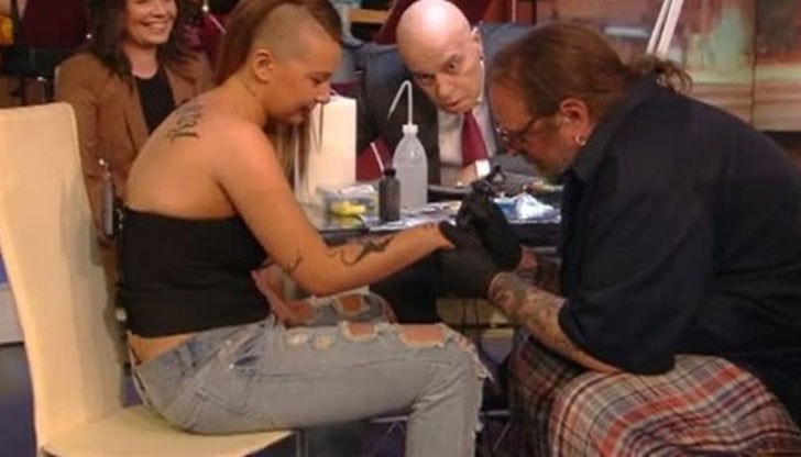 Отдала се е на фукане и още нещо ...