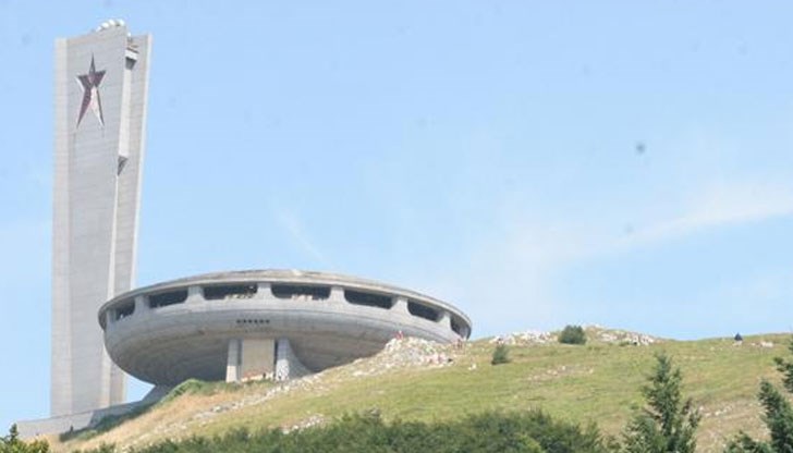 Националният съвет на партията приема този вариант, след като тази седмица стана ясно, че е изпуснат срокът БСП да си прехвърли собствеността безсрочно