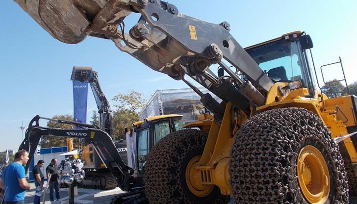 Голямо разнообразие на машини гиганти превръща изложбата „Стройтех“ в най-големия делови форум за бранша на Балканите