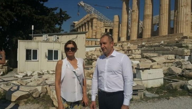 Държавният глава е на двудневно посещение в Гърция