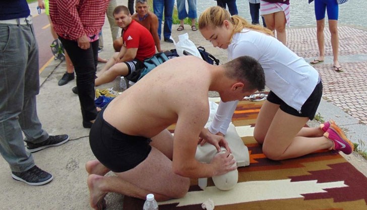 17 вида хватки може да приложи водният спасител, за да захване удавника, без това да създава опасност и за него