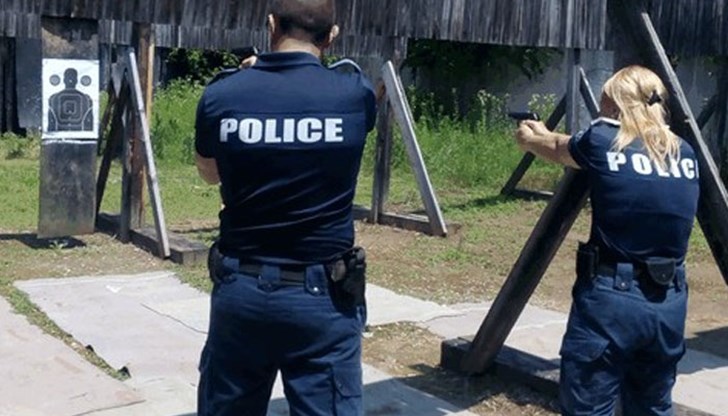 В Русе се проведе зонално състезание от Републиканския преглед по стрелба с пистолет, между отбори, сформирани от служители от различни структури на МВР