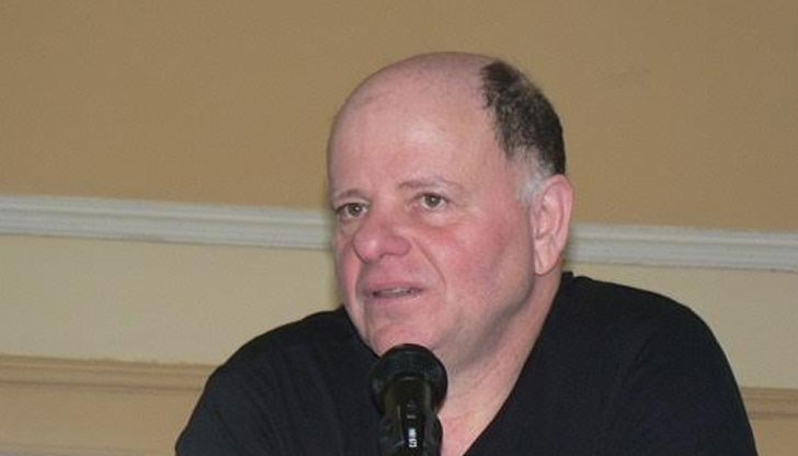 Известният български хуморист събра много почитатели в зала „Изкуство” на Русенската библиотека