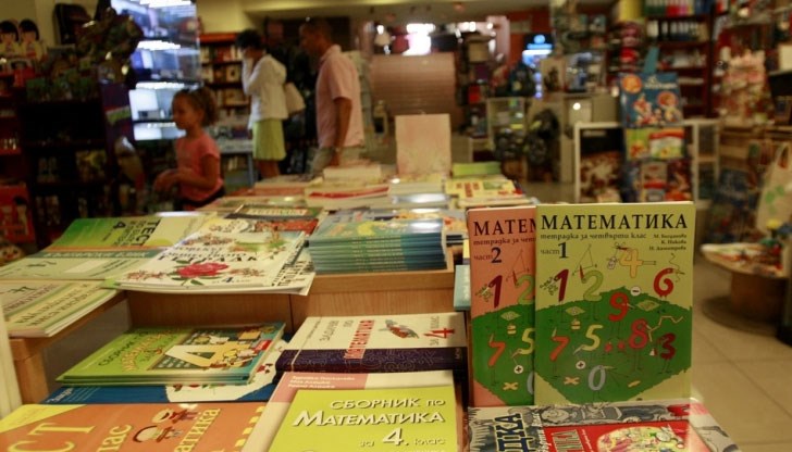 Те се включиха в акцията за набиране на учебни помагала за 120-те потомствени българчета