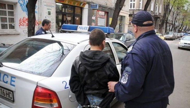 При обирите са откраднати цигари, спиртни напитки, пари и други / Снимката е илюстративна При обирите са откраднати цигари, спиртни напитки, пари и други / Снимката е илюстративна