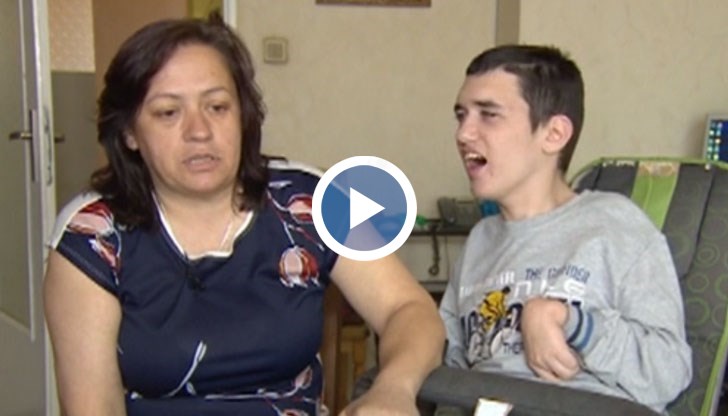 Гого идва на бял свят здрав преди близо 20 години, но менингит го приковава към инвалидния стол