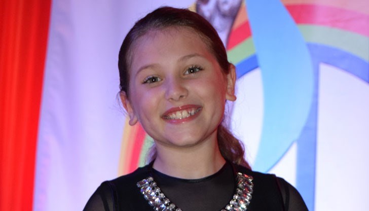 Талантлива певица е и най-малката изпълнителка от 11 деца на Фондация "Димитър Бербатов"