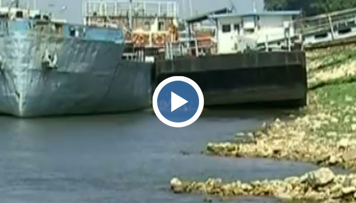 Нивото на реката спада и са се образували три прага